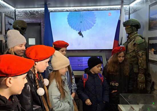 Более 8 тыс. жителей Абакана осмотрели экспозиции тематического поезда Минобороны России «Сила в правде»