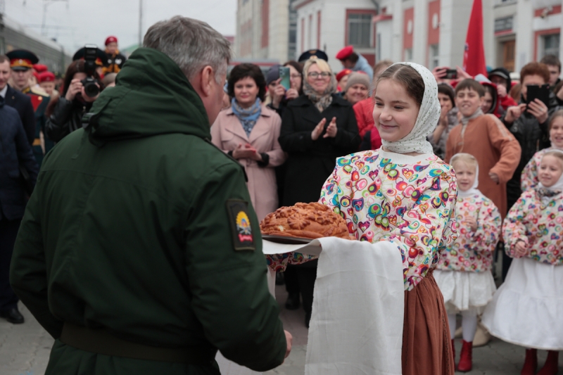 Более 9,5 тыс. человек посетили агитпоезд Минобороны России «Сила в правде» в Барнауле