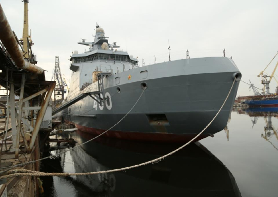 Экипаж патрульного ледокола «Иван Папанин» заселился на корабль