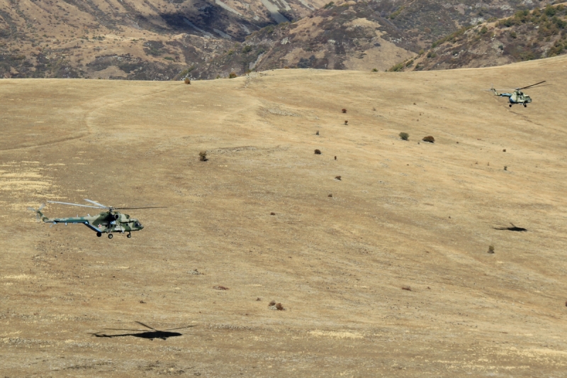 Экипажи вертолетов ЮВО осуществили полёты в районе горных ущелий