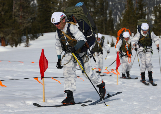 Команда ЮВО победила в международном конкурсе по ски-альпинизму «Саянский марш - 2024»