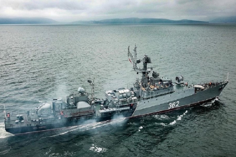 Малые противолодочные корабли Тихоокеанского флота «Усть-Илимск» и МПК-107 провели «охоту» на подводную лодку условного противника