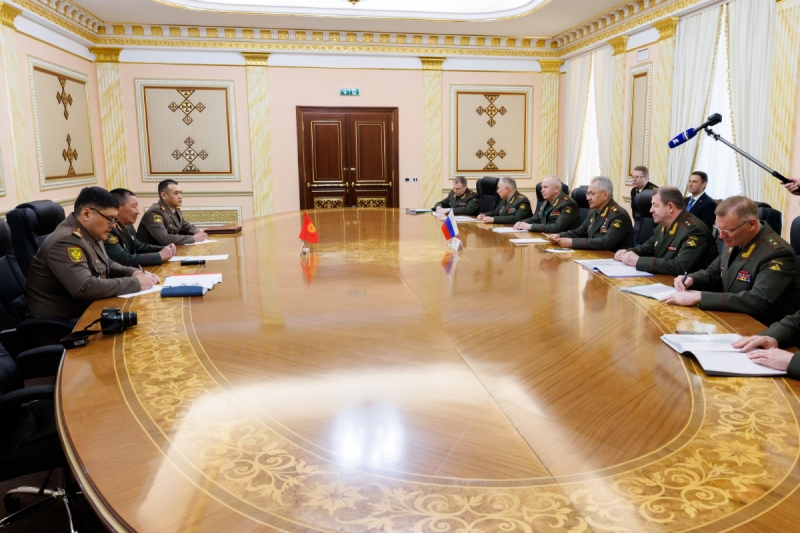Министры обороны России и Киргизии подписали в Астане соглашения об информобмене и взаимодействии в сфере РХБ защиты