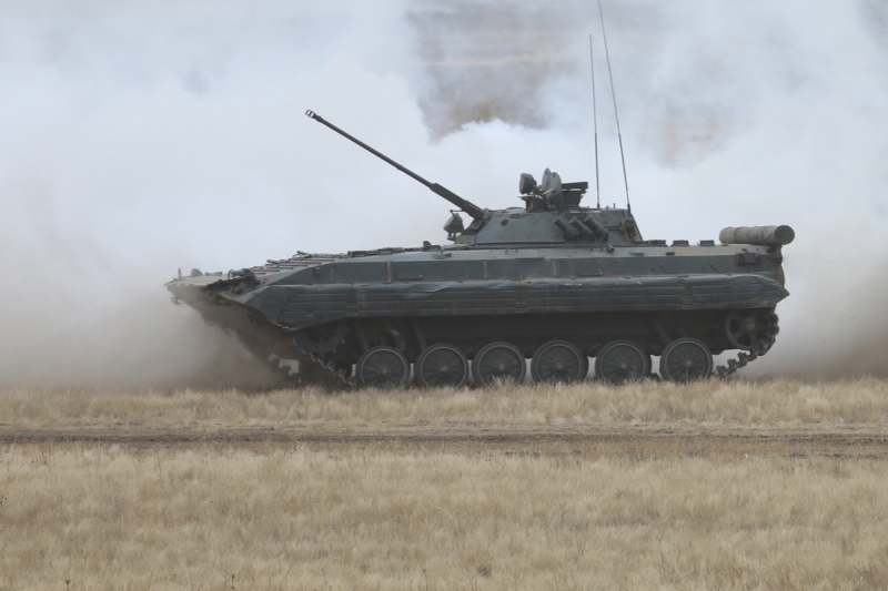 Мотострелки ЦВО уничтожили укрепрайон условного противника при огневой поддержке танков Т-72Б3М под Оренбургом