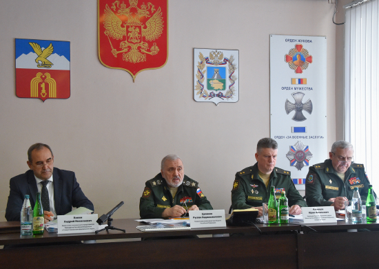 Первый заместитель Министра обороны РФ Руслан Цаликов совершил рабочую поездку в войска Южного военного округа