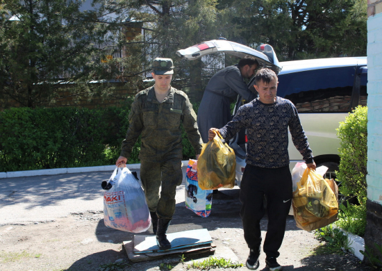 Российские военнослужащие передали гуманитарную помощь многодетным семьям Киргизии