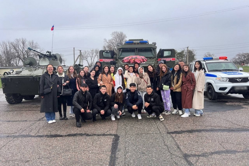 Российские военнослужащие провели экскурсию для киргизских студентов