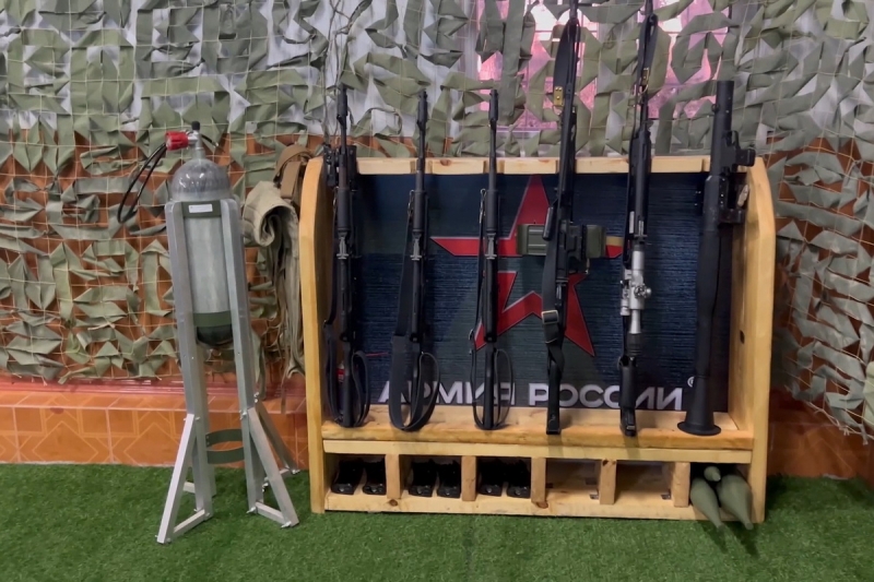 Российские военнослужащие в Таджикистане приступили к обучению на новейшем тактическом электроном стрелковом тренажере