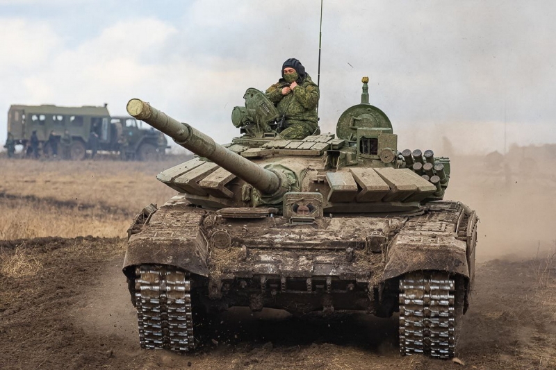 Танкисты ЦВО применили «танковую карусель» для уничтожения колонны бронетехники условного противника на Южном Урале