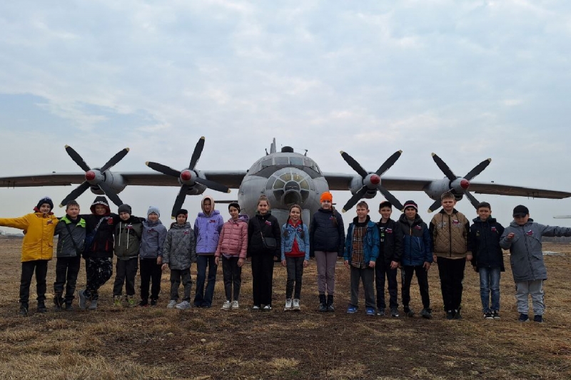 В Хабаровске школьники посетили одно из соединений ВВС и ПВО ВКС России