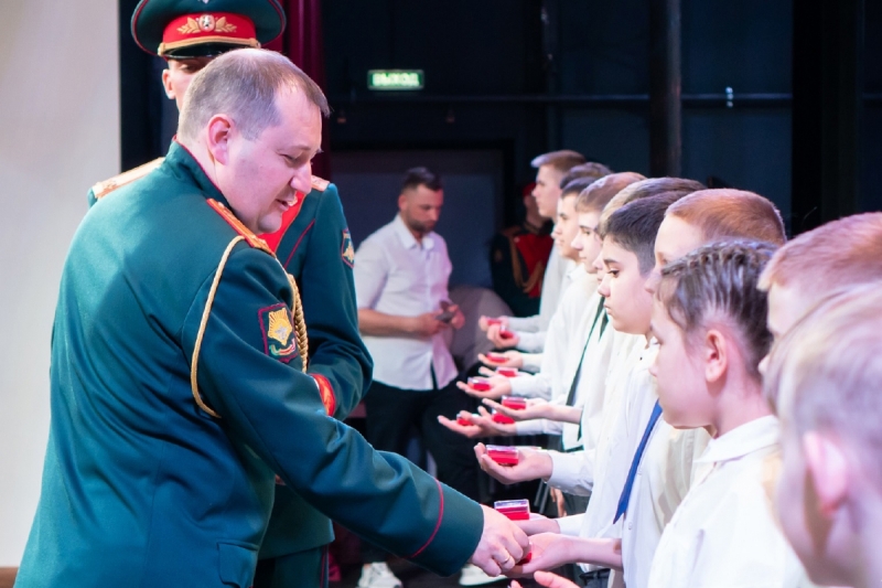 В Хабаровске состоялась торжественная церемония вступления порядка юношей и девушек в ряды Юнармии