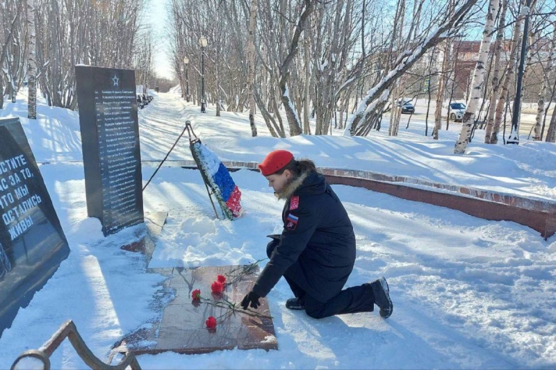 В Мурманске юнармейцы почтили память воинов, погибших в локальных конфликтах