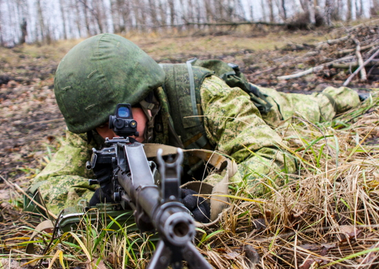 В Приморском крае военнослужащие ВВО в ходе занятий учатся тактике действий в лесных массивах