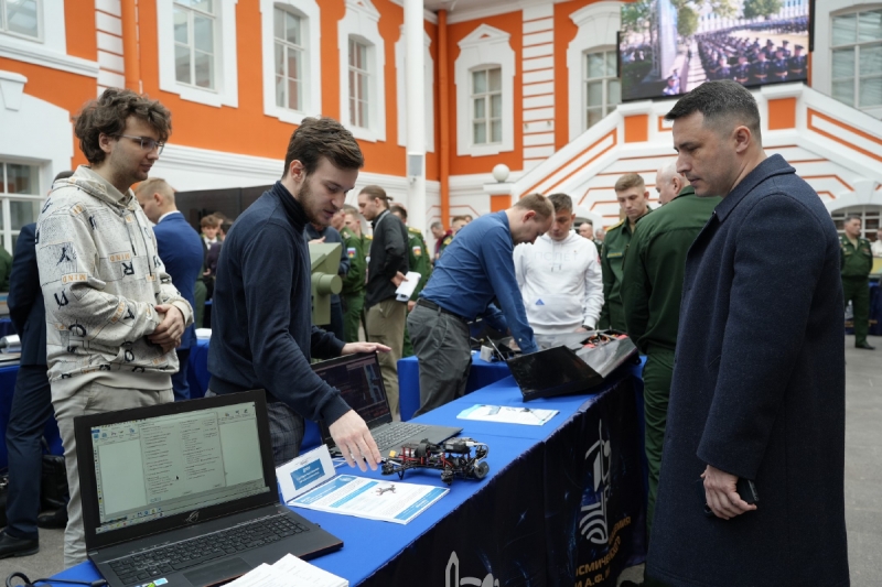В ВКА имени А.Ф.Можайского прошла тематическая выставка перспективных разработок космических инженеров «День инноваций»