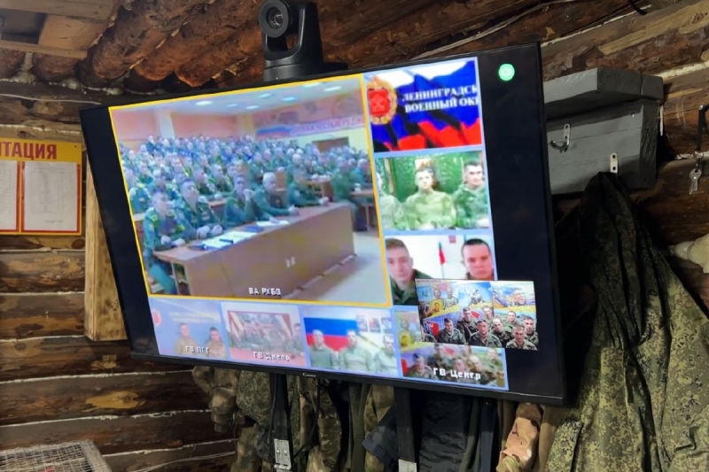 В зоне СВО состоялся телемост между военнослужащими группировки войск «Центр» и курсантами военной академии РХБЗ