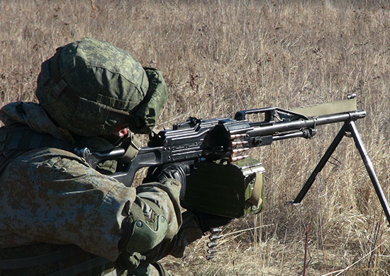 Военнослужащие армейского корпуса ВВО на Сахалине  обучаются стрельбе из крупнокалиберных пулемётов