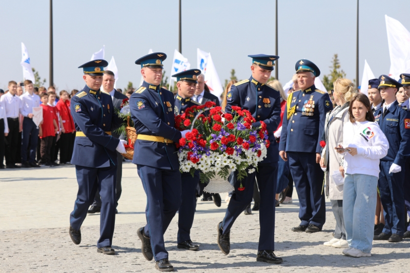 Военнослужащие дальней авиации приняли участие в праздновании Дня космонавтики в Саратовской области