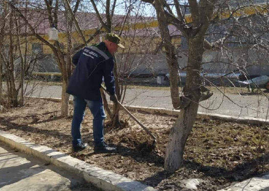 Военные коммунальщики Волгограда проводят весеннюю уборку на объектах и территорий военных городков гарнизона