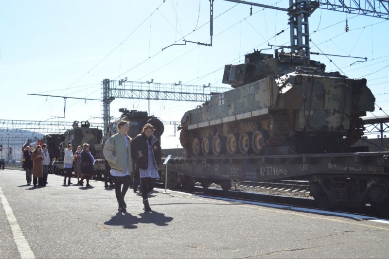 Жители и гости Читы ознакомились с экспозициями уникального агитационного поезда Минобороны России «Сила в Правде»